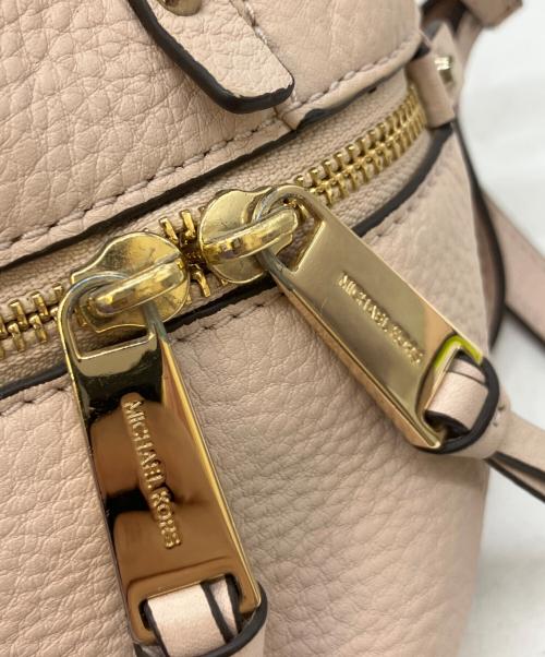 MICHAEL KORS（マイケルコース）MICHAEL KORS (マイケルコース) リュック ベージュの古着・服飾アイテム