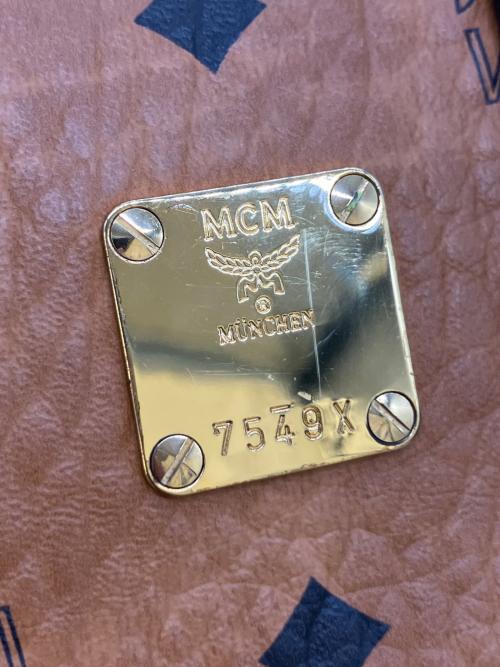 MCM（エムシーエム）MCM (エムシーエム) ショルダーバッグ ブラウンの古着・服飾アイテム