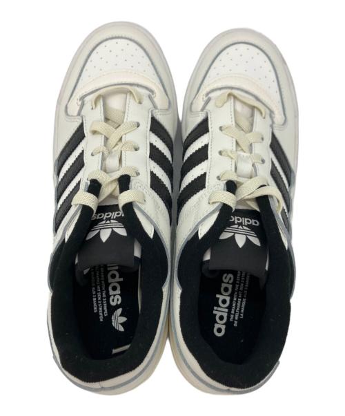 adidas（アディダス）adidas (アディダス) ローカットスニーカー ホワイト×ブラック サイズ:27.5の古着・服飾アイテム