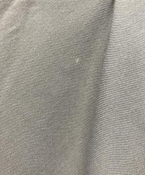 ISSEY MIYAKE FETE（イッセイミヤケフェット）ISSEY MIYAKE FETE (イッセイミヤケフェット) スカート グレー サイズ:2の古着・服飾アイテム