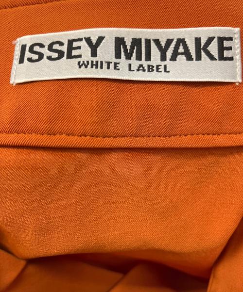 ISSEY MIYAKE（イッセイミヤケ）ISSEY MIYAKE (イッセイミヤケ) スカート オレンジ サイズ:2の古着・服飾アイテム