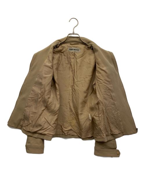 ISSEY MIYAKE（イッセイミヤケ）ISSEY MIYAKE (イッセイミヤケ) スタンドカラージャケット ベージュ サイズ:2の古着・服飾アイテム