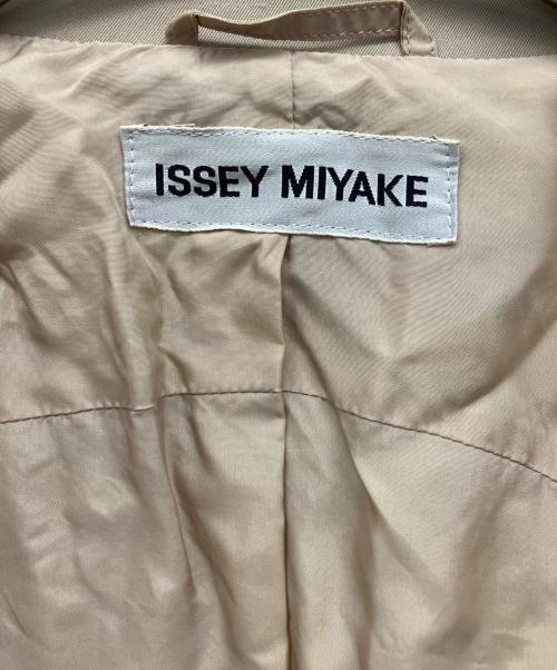 ISSEY MIYAKE（イッセイミヤケ）ISSEY MIYAKE (イッセイミヤケ) スタンドカラージャケット ベージュ サイズ:2の古着・服飾アイテム