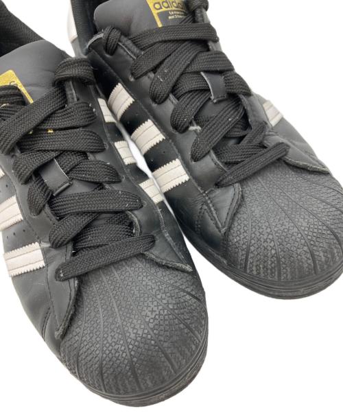 adidas（アディダス）adidas (アディダス) ローカットスニーカー ブラック サイズ:24.5の古着・服飾アイテム