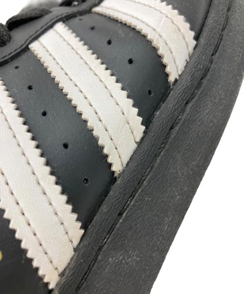 adidas（アディダス）adidas (アディダス) ローカットスニーカー ブラック サイズ:24.5の古着・服飾アイテム