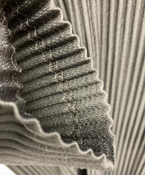 HOMME PLISSE ISSEY MIYAKE（オム プリッセ イッセイ ミヤケ）HOMME PLISSE ISSEY MIYAKE (オム プリッセ イッセイ ミヤケ) 長袖カットソー ブラック サイズ:2の古着・服飾アイテム