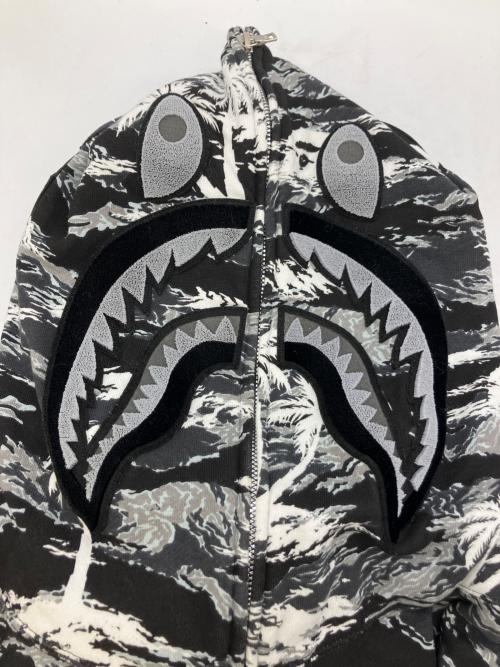 A BATHING APE（アベイシングエイプ）A BATHING APE (アベイシングエイプ) BAPE Palm Tree Camo Relaxed Fit Shark Full Zip Hoodie ブラック×ホワイト サイズ:XLの古着・服飾アイテム