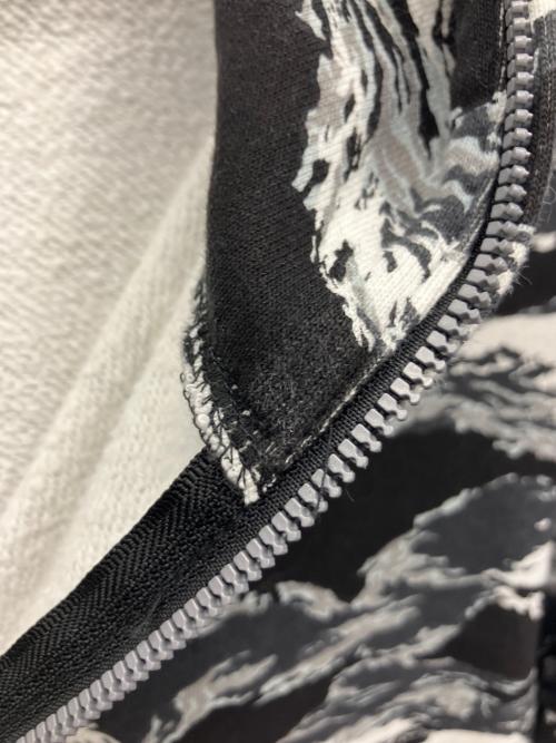 A BATHING APE（アベイシングエイプ）A BATHING APE (アベイシングエイプ) BAPE Palm Tree Camo Relaxed Fit Shark Full Zip Hoodie ブラック×ホワイト サイズ:XLの古着・服飾アイテム