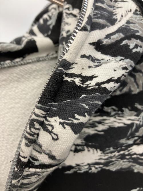 A BATHING APE（アベイシングエイプ）A BATHING APE (アベイシングエイプ) BAPE Palm Tree Camo Relaxed Fit Shark Full Zip Hoodie ブラック×ホワイト サイズ:XLの古着・服飾アイテム