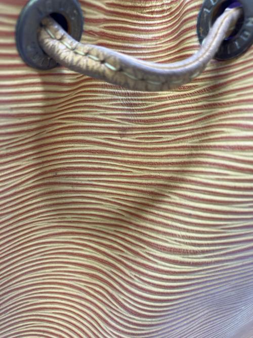 LOUIS VUITTON（ルイ ヴィトン）LOUIS VUITTON (ルイ ヴィトン) ショルダーバッグ イエローの古着・服飾アイテム