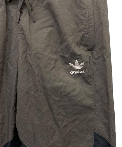 adidas（アディダス）adidas (アディダス) トラックパンツ ブラウン サイズ:Mの古着・服飾アイテム