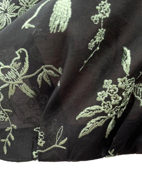 Lily Brown（リリーブラウン）Lily Brown (リリーブラウン) ボタニカルエンブロイダリーチャイナブラウス ブラック サイズ:oneの古着・服飾アイテム