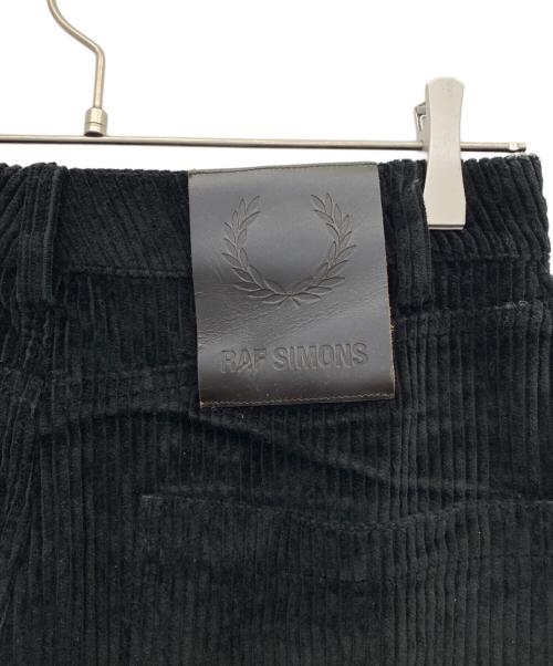 RAF SIMONS（ラフシモンズ）RAF SIMONS (ラフシモンズ) FRED PERRY (フレッドペリー) コーデュロイトラウザーパンツ ブラック サイズ:28の古着・服飾アイテム