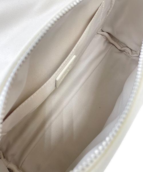 BEARDSLEY（ビアズリー）BEARDSLEY (ビアズリー) レザーボディバッグ ホワイト 未使用品の古着・服飾アイテム