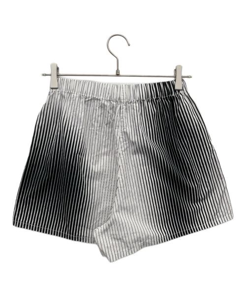 PRADA（プラダ）PRADA (プラダ) ハーフパンツ　Casual Shorts ホワイト サイズ:40の古着・服飾アイテム