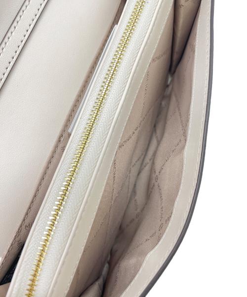 MICHAEL KORS（マイケル・コース）MICHAEL KORS (マイケルコース) ショルダーバッグ ホワイトの古着・服飾アイテム