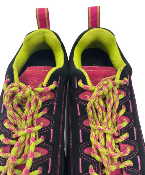 KEEN（キーン）KEEN (キーン) ローカットスニーカー ブラック×ピンク サイズ:24cmの古着・服飾アイテム