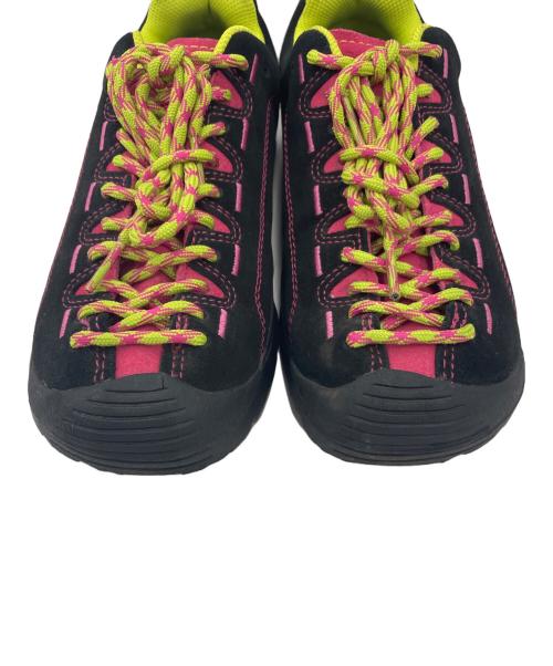 KEEN（キーン）KEEN (キーン) ローカットスニーカー ブラック×ピンク サイズ:24cmの古着・服飾アイテム