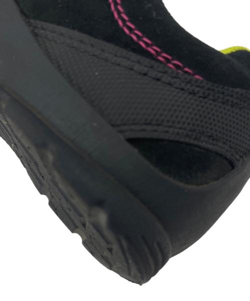 KEEN（キーン）KEEN (キーン) ローカットスニーカー ブラック×ピンク サイズ:24cmの古着・服飾アイテム