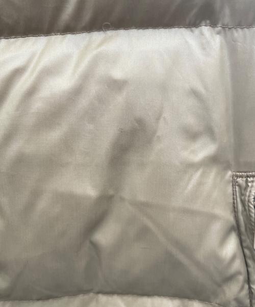 CarHartt（カーハート）CarHartt (カーハート) ダウンジャケット ベージュ サイズ:Lの古着・服飾アイテム