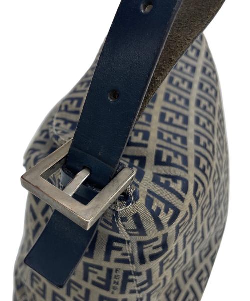 FENDI（フェンディ）FENDI (フェンディ) ショルダーバッグ ベージュの古着・服飾アイテム