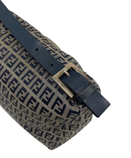 FENDI（フェンディ）FENDI (フェンディ) ショルダーバッグ ベージュの古着・服飾アイテム