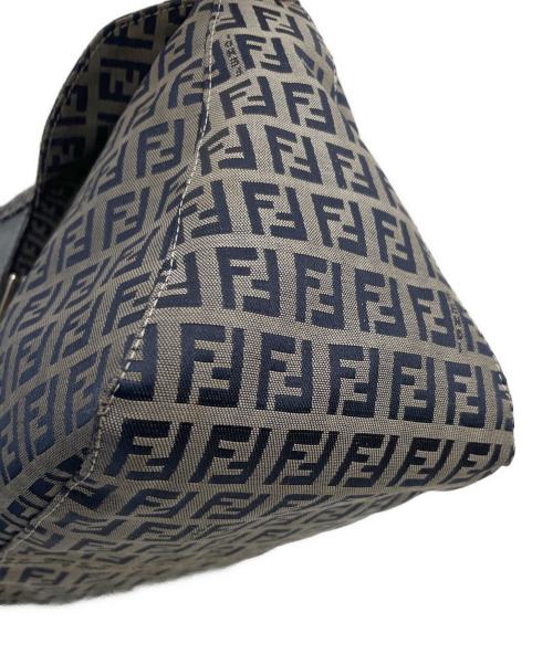 FENDI（フェンディ）FENDI (フェンディ) ショルダーバッグ ベージュの古着・服飾アイテム