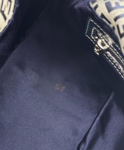 FENDI（フェンディ）FENDI (フェンディ) ショルダーバッグ ベージュの古着・服飾アイテム