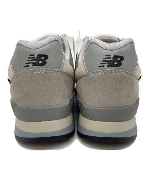 NEW BALANCE（ニューバランス）NEW BALANCE (ニューバランス) ローカットスニーカー ライトグレー×ホワイト サイズ:23.5㎝の古着・服飾アイテム