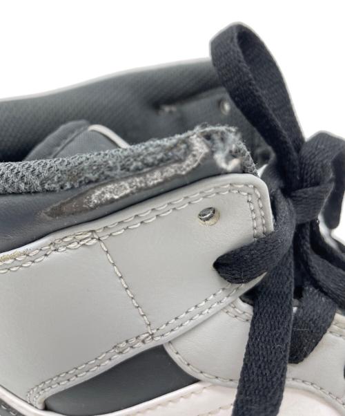 NIKE（ナイキ）NIKE (ナイキ) Air Jordan 1 Mid（エアジョーダン1 ミッド） グレー×ホワイト サイズ:28㎝の古着・服飾アイテム