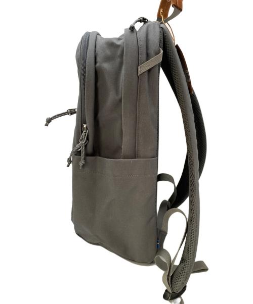 FJALLRAVEN（フェールラーベン）FJALLRAVEN (フェールラーベン) リュック グレー 未使用品の古着・服飾アイテム