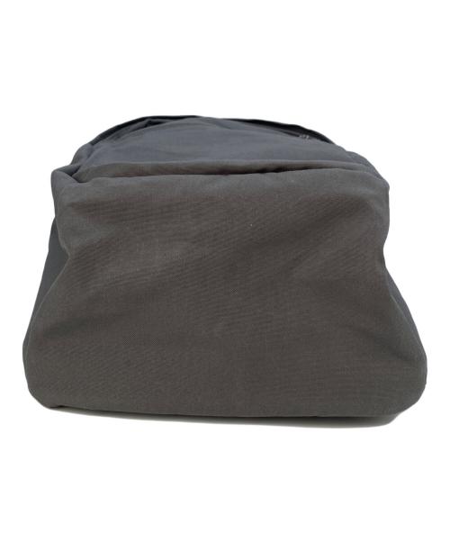 FJALLRAVEN（フェールラーベン）FJALLRAVEN (フェールラーベン) リュック グレー 未使用品の古着・服飾アイテム