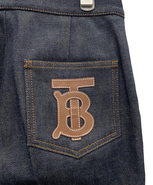 BURBERRY（バーバリー）BURBERRY (バーバリー) TBロゴパッチデニムパンツ インディゴ サイズ:W25の古着・服飾アイテム