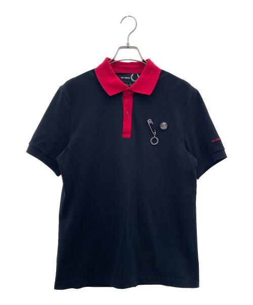 RAF SIMONS（ラフシモンズ）RAF SIMONS (ラフシモンズ) FRED PERRY (フレッドペリー) ポロシャツ ブラック×レッド サイズ:Mの古着・服飾アイテム