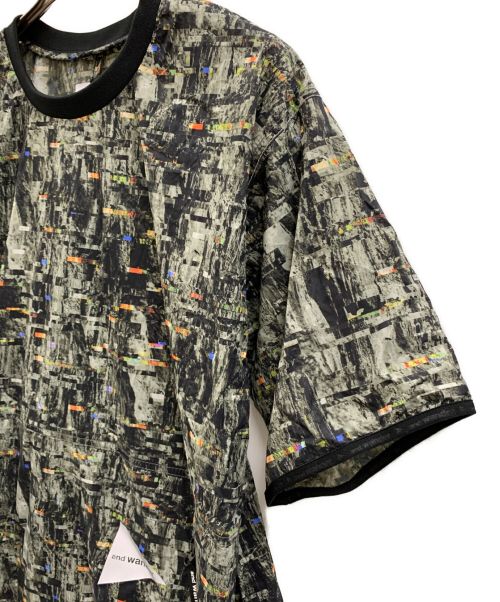 and wander（アンドワンダー）and wander (アンドワンダー) パーテックスプリンテッドウィンドティー グリーン サイズ:XL 未使用品の古着・服飾アイテム