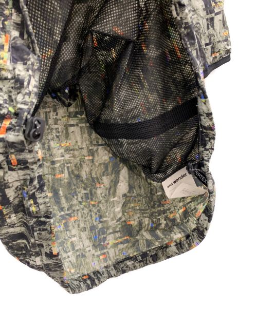 and wander（アンドワンダー）and wander (アンドワンダー) パーテックスプリンテッドウィンドティー グリーン サイズ:XL 未使用品の古着・服飾アイテム