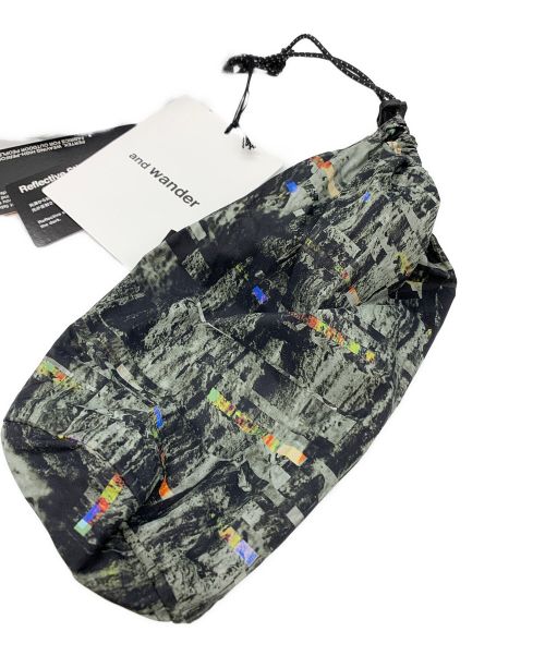 and wander（アンドワンダー）and wander (アンドワンダー) パーテックスプリンテッドウィンドティー グリーン サイズ:XL 未使用品の古着・服飾アイテム