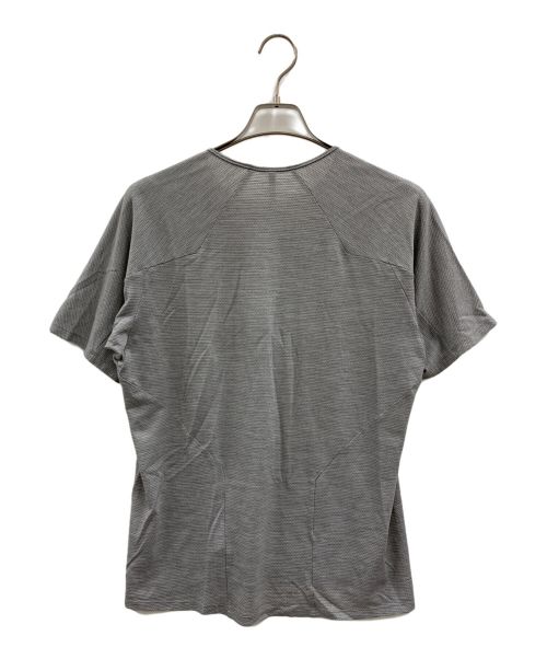ARC'TERYX VEILANCE（アークテリクスヴェイランス）ARC'TERYX VEILANCE (アークテリクス ヴェイランス) Tシャツ グレー サイズ:Mの古着・服飾アイテム