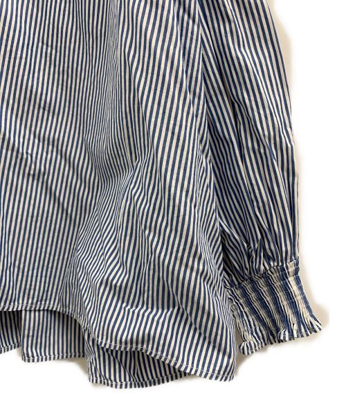 universal tissu（ユニバーサルティシュ）UNIVERSAL TISSU (ユニバーサルティシュ) バンドカラー ブラウス ネイビー×ホワイト サイズ:FREEの古着・服飾アイテム