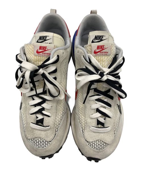 NIKE（ナイキ）NIKE (ナイキ) sacai (サカイ) スニーカー ベージュ×レッド×ブルー サイズ:28ｃｍの古着・服飾アイテム