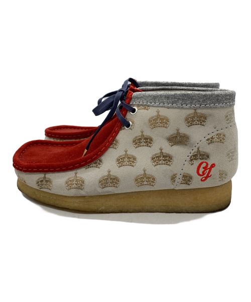 CLARKS（クラークス）CLARKS (クラークス) シューズ グレー×レッド サイズ:25.5の古着・服飾アイテム