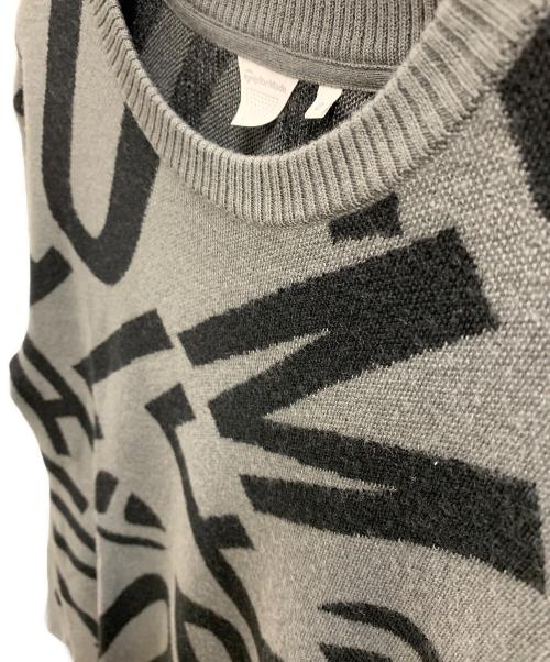 TaylorMade（テーラーメイド）TaylorMade (テーラーメイド) TaylorMade　TMクルーセーター グレー×ブラックの古着・服飾アイテム