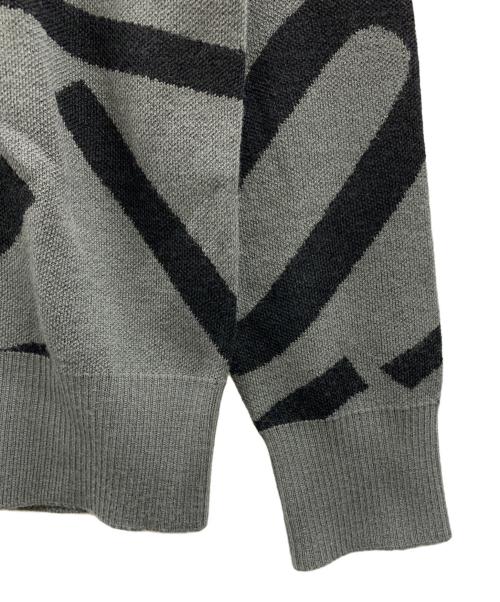 TaylorMade（テーラーメイド）TaylorMade (テーラーメイド) TaylorMade　TMクルーセーター グレー×ブラックの古着・服飾アイテム