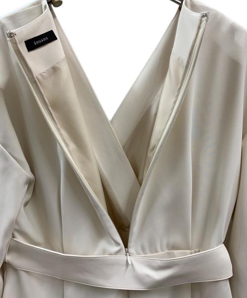 anuans（アニュアンス）anuans (アニュアンス) anuans　スリットスリーブワンピース ベージュ サイズ:FREEの古着・服飾アイテム