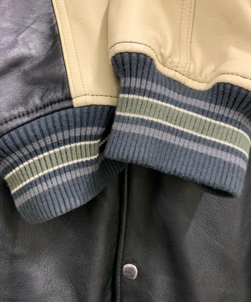 AVIREX（アヴィレックス）AVIREX (アヴィレックス) AVIREX STADIUM JACKET WILD BEARS ベージュ×ブラック サイズ:XLの古着・服飾アイテム