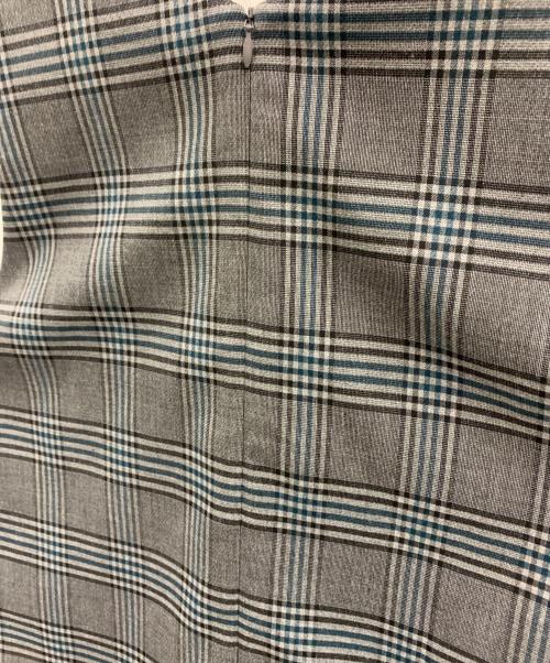 UNTITLED（アンタイトル）UNTITLED (アンタイトル) UNTITLED　ノースリーブワンピース グレー サイズ:XS 未使用品の古着・服飾アイテム