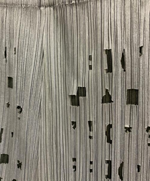 PLEATS PLEASE（プリーツプリーズ）PLEATS PLEASE (プリーツプリーズ) PLEATS PLEASE　プリーツ加工スカート グレー×ブラック サイズ:34の古着・服飾アイテム