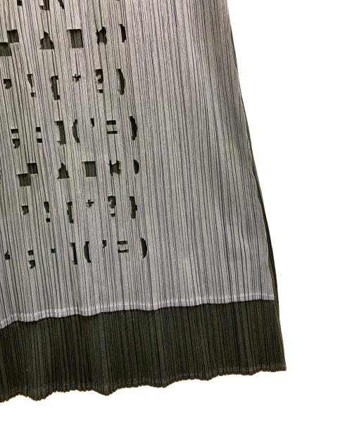 PLEATS PLEASE（プリーツプリーズ）PLEATS PLEASE (プリーツプリーズ) PLEATS PLEASE　プリーツ加工スカート グレー×ブラック サイズ:34の古着・服飾アイテム