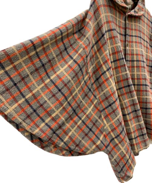 umii 908（ウミキューゼロハチ）umii 908 (ウミキューゼロハチ) umii 908　ポンチョ グレー×レッドの古着・服飾アイテム