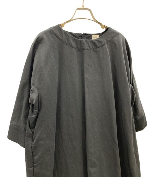 tumugu（ツムグ）tumugu (ツムグ) tumugu　半袖ワンピース ブラック サイズ:FREEの古着・服飾アイテム